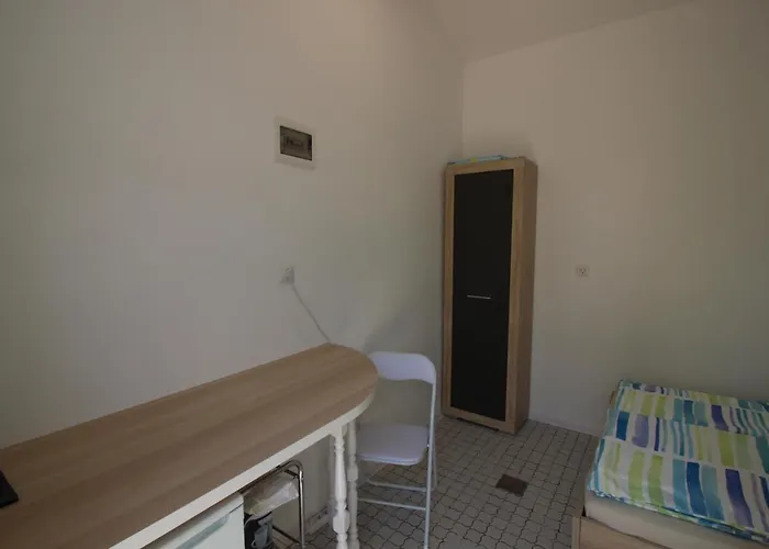 Tamara, Little With Bed, Bathroom, Air Conditiong, Wifi, Parking Konukevi Novigrad Istria