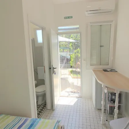 Guest house Tamara, Little With Bed, Bathroom, Air Conditiong, Wifi, Parking