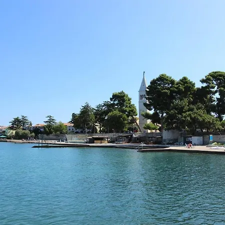Tamara, Little With Bed, Bathroom, Air Conditiong, Wifi, Parking Guest house Novigrad (Istria)