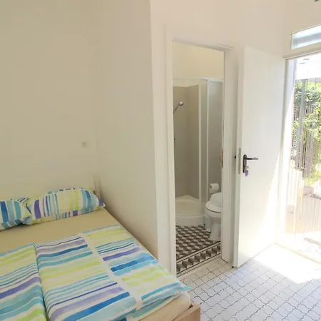 Tamara, Little With Bed, Bathroom, Air Conditiong, Wifi, Parking Guest house Novigrad (Istria)
