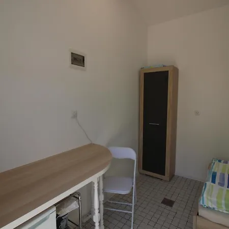 Tamara, Little With Bed, Bathroom, Air Conditiong, Wifi, Parking Guest house Novigrad (Istria)