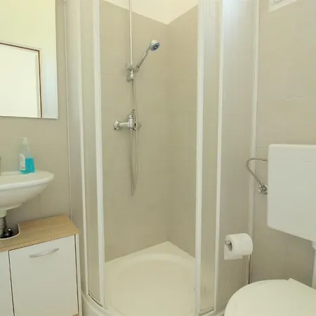 Guest house Tamara, Little With Bed, Bathroom, Air Conditiong, Wifi, Parking