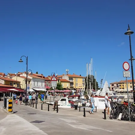 Guest house Tamara, Little With Bed, Bathroom, Air Conditiong, Wifi, Parking Novigrad (Istria)